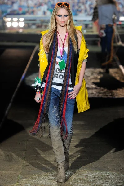 Look 25
